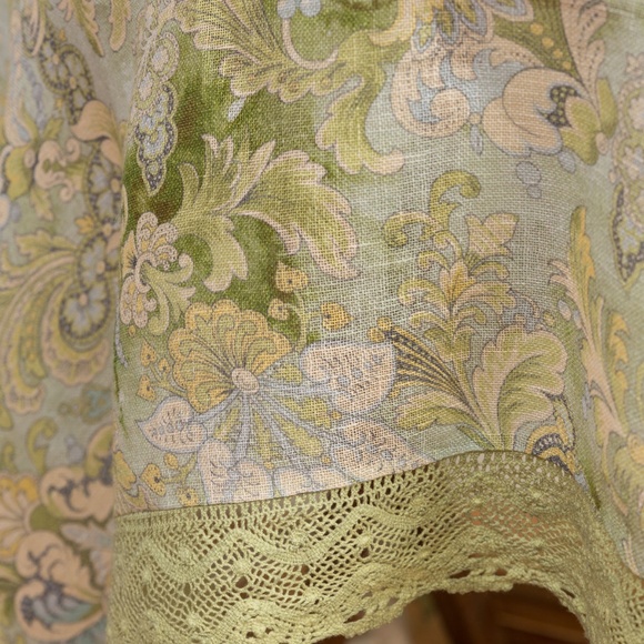 April Cornell Tablecloth Jacob's Court Linen 54x54 - Picture 2 of 4